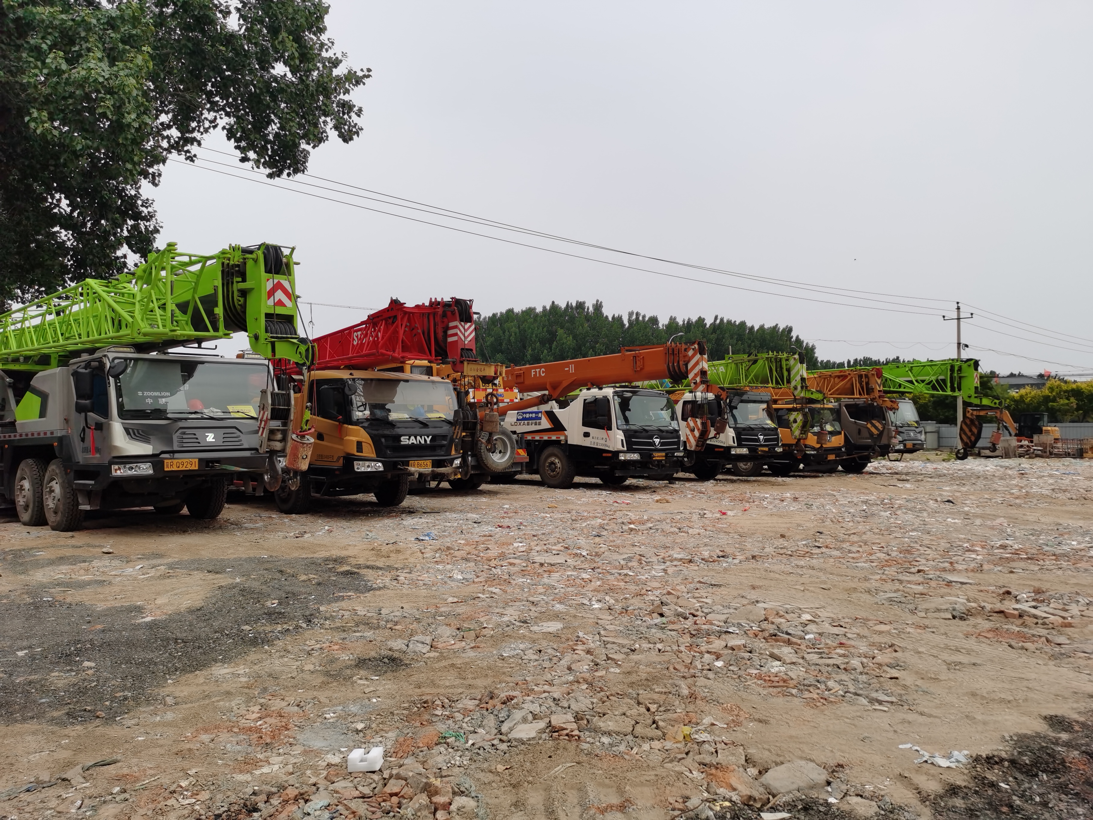 廊坊市东顺吊装服务有限公司出租各型号汽车吊18732650818